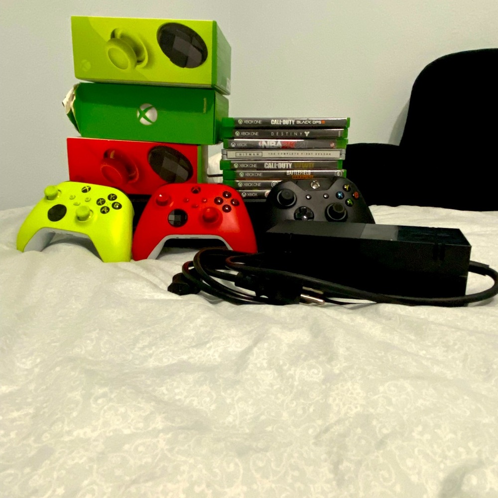 Xbox 1    3 controllers 15 games  power cord and hdmi cord